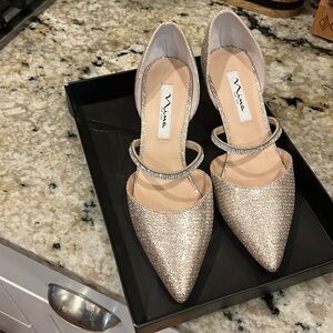 Nina Brystol Evening Pumps Champagne Shimmer Fabric Dressy Formal NEW  Size 8.5